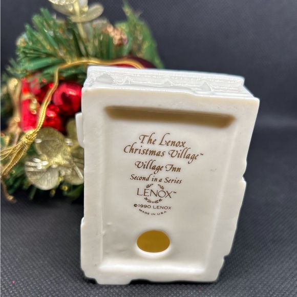 LENOX 1990 CHRISTMAS VILLAGE INN ORNAMENT - Picture 10 of 12
